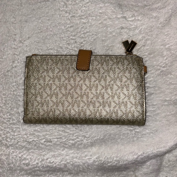 Michael Kors Tan Signature Tote Bag with matching wallet - Picture 5 of 5